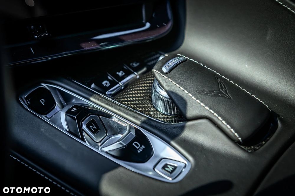 Chevrolet Corvette - 25