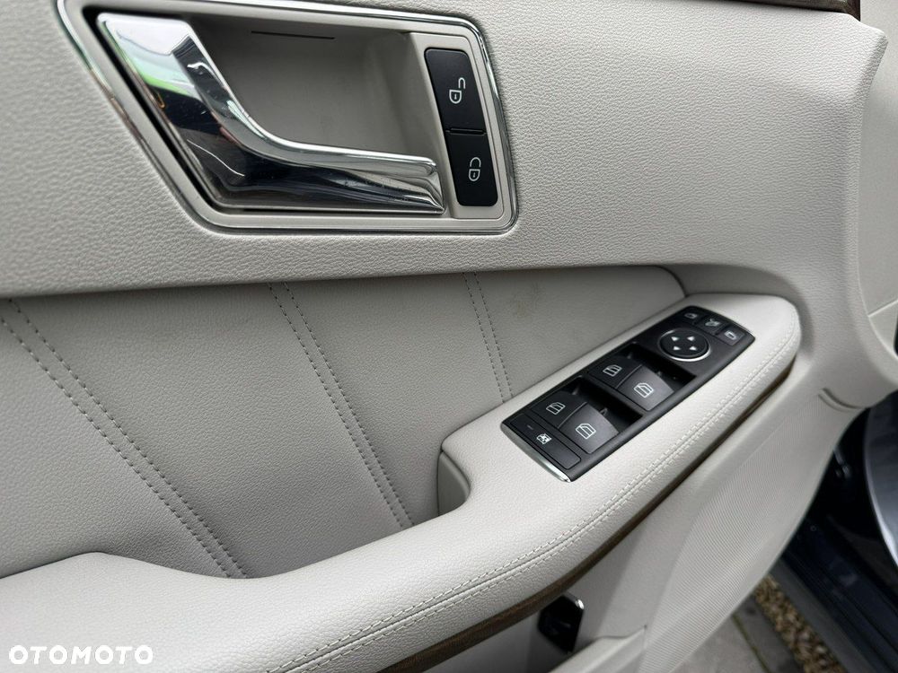 Mercedes-Benz Klasa E - 17