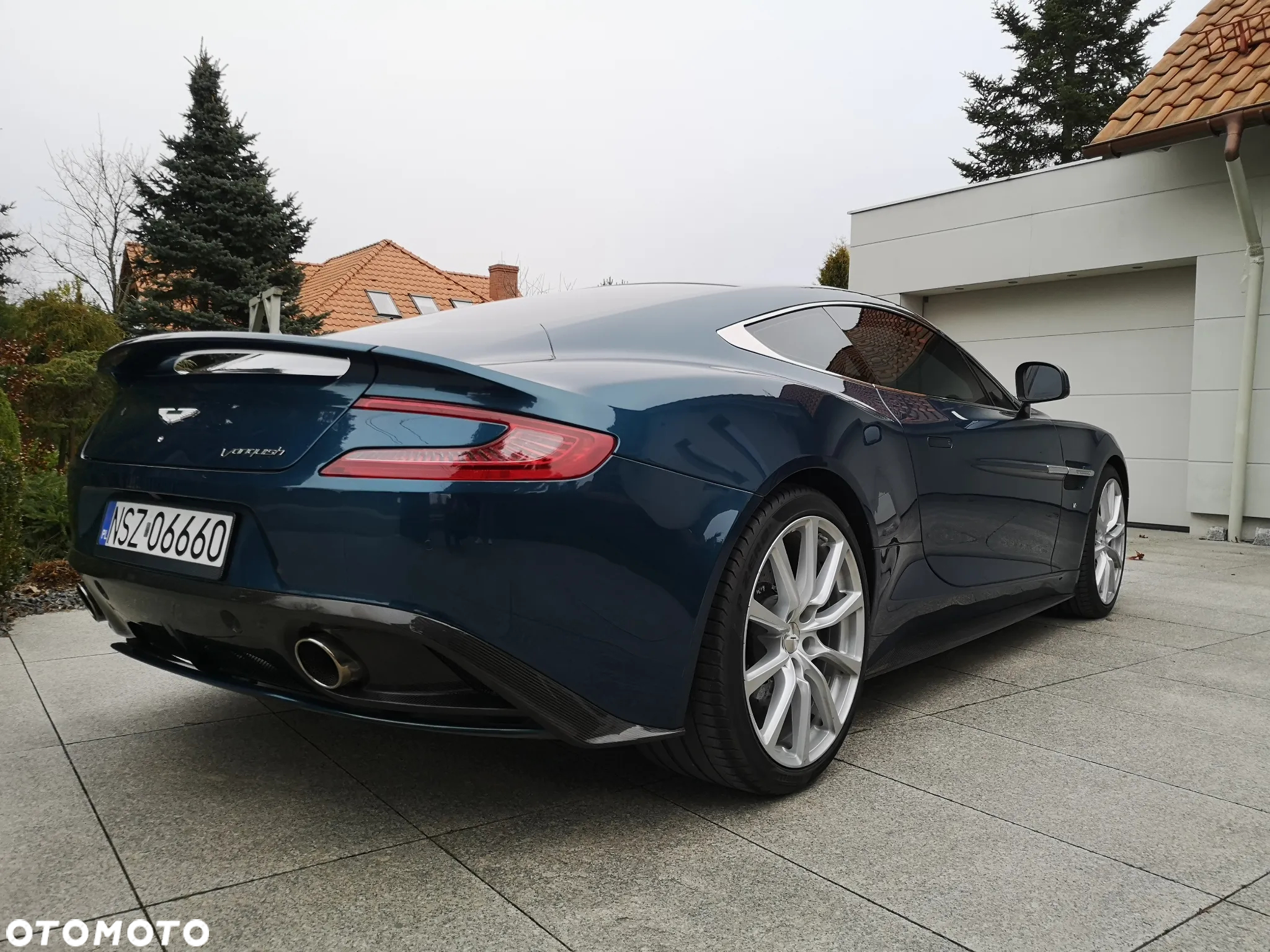 Aston Martin Vanquish - 3