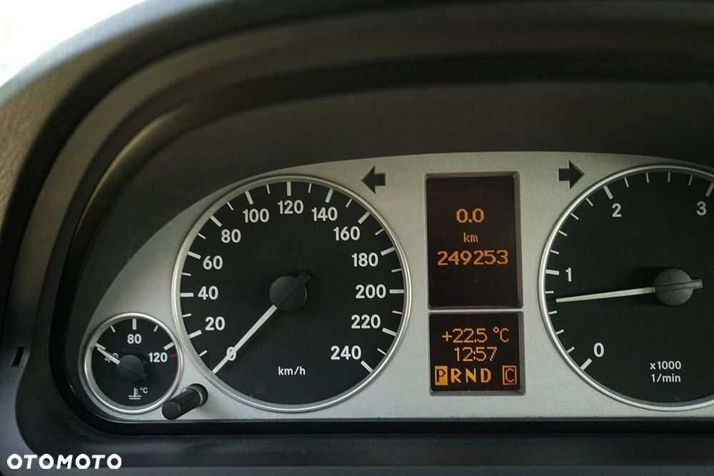 Mercedes-Benz Klasa B 180 CDI Autotronic - 22