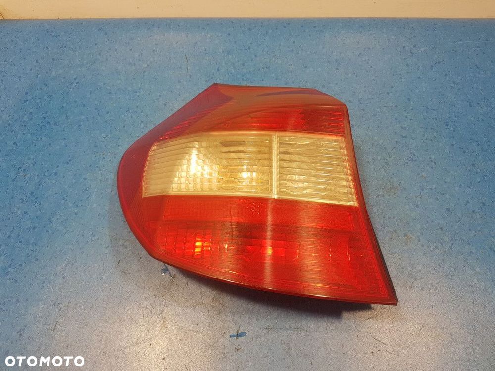 BMW 1 E87  LAMPA TYŁ LEWA ZEWNĘTRZNA - 1