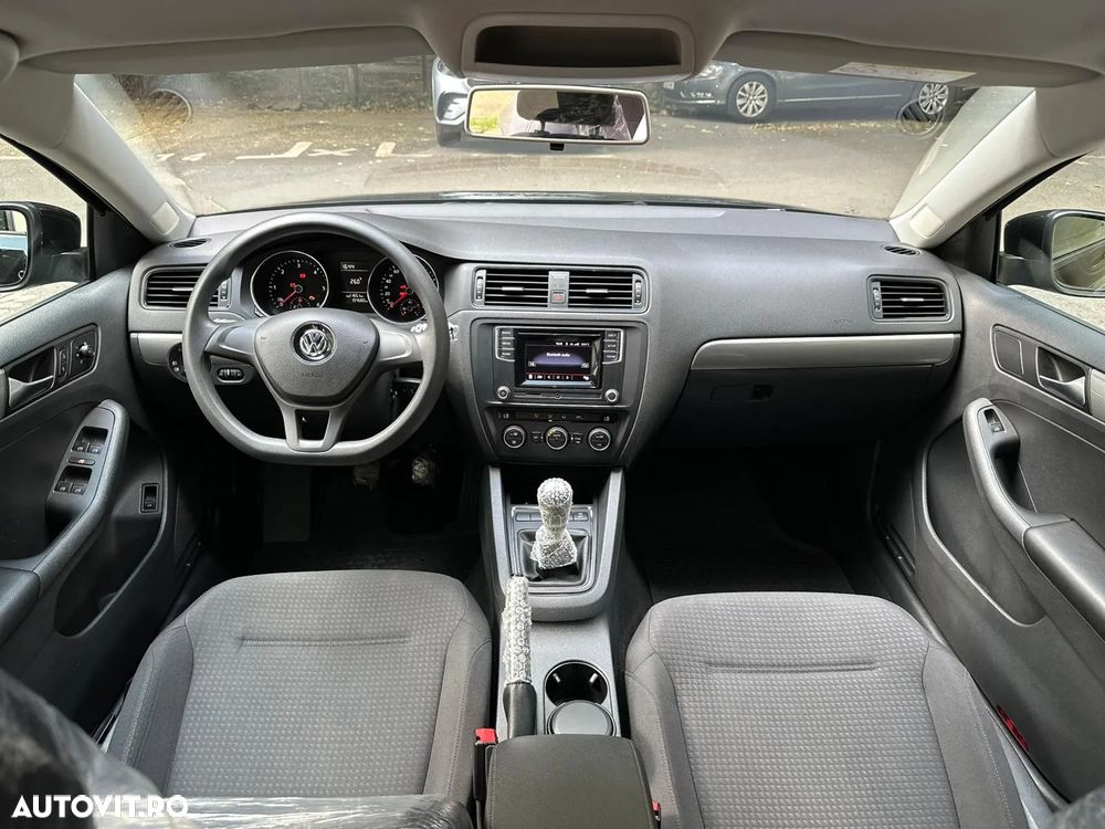 Volkswagen Jetta - 11