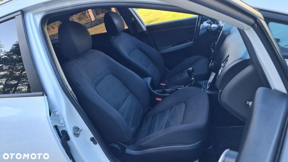 Kia Ceed - 8