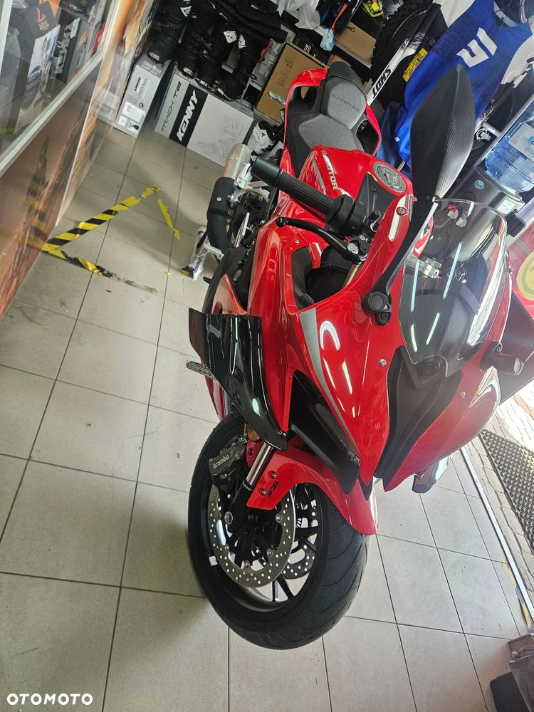 QJMOTOR SRK 800RR - 10