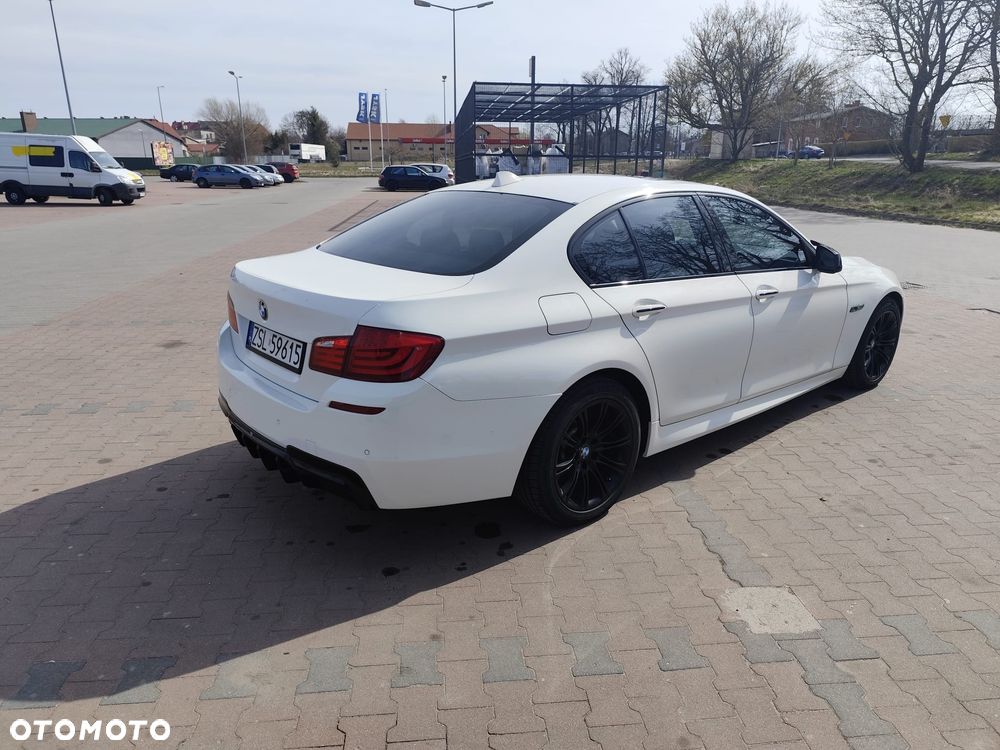 BMW Seria 5 528i - 4