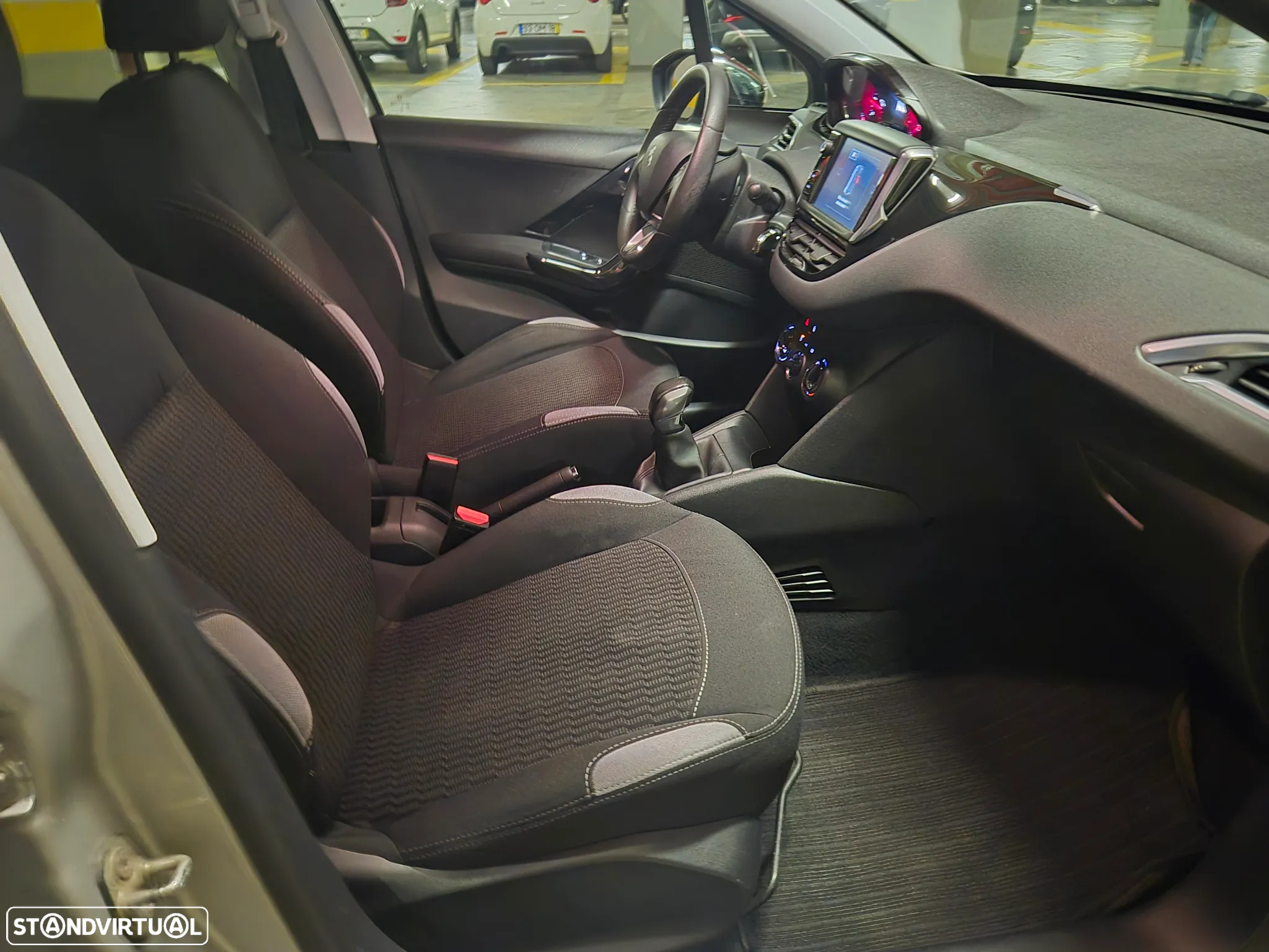 Peugeot 208 1.4 HDi SE Style - 31