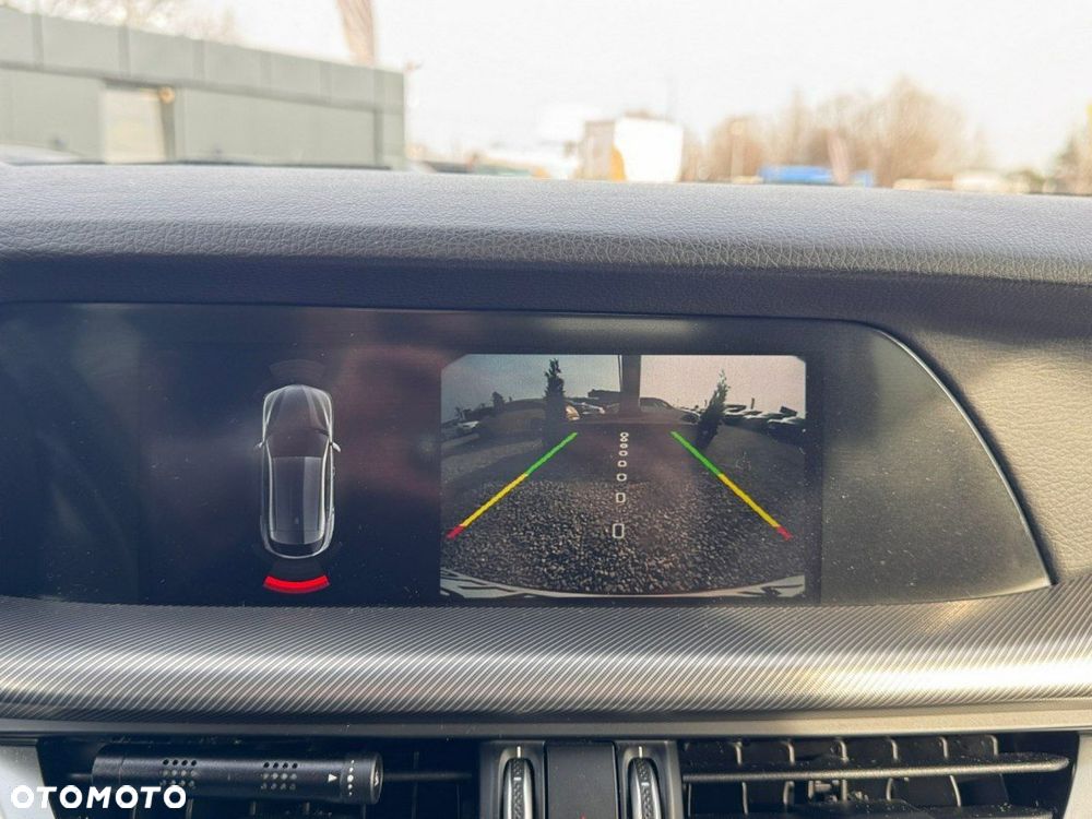 Alfa Romeo Stelvio - 15