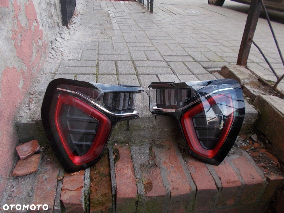 LYNK & CO 01 PRAWA TYLNA LAMPA LED ORYGINAŁ - 1