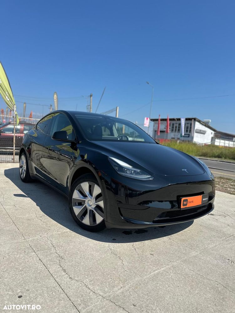 Tesla Model Y - 3