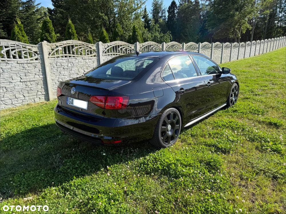 Volkswagen Jetta - 3