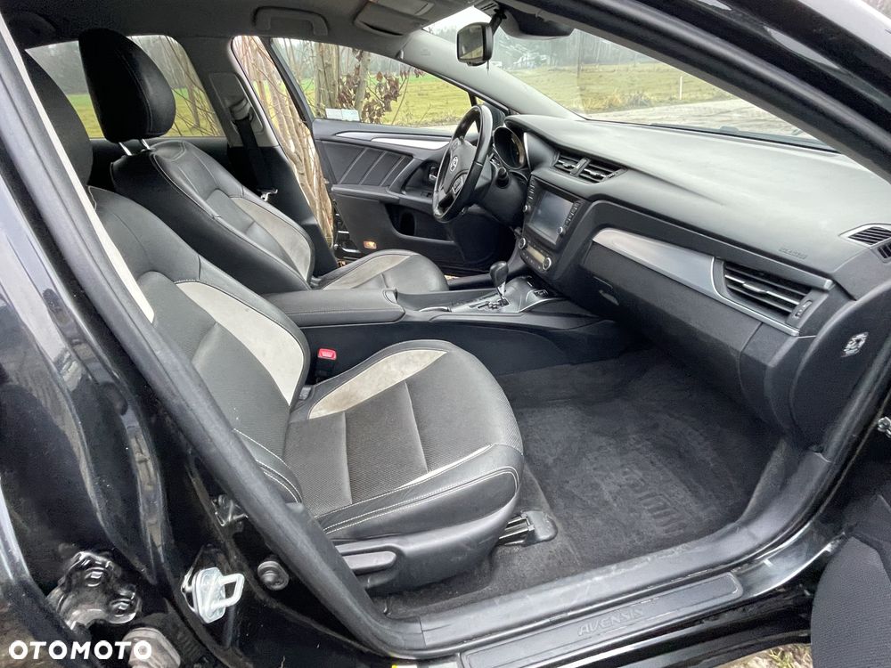 Toyota Avensis 2.0 Premium MS - 11