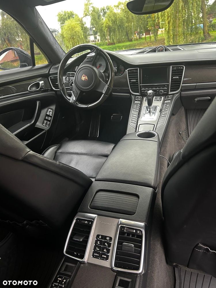 Porsche Panamera 4S Executive - 12