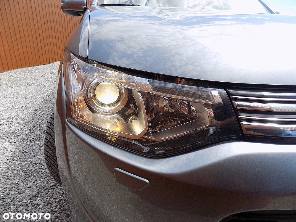 Mitsubishi Outlander 2.0 4WD Top - 26