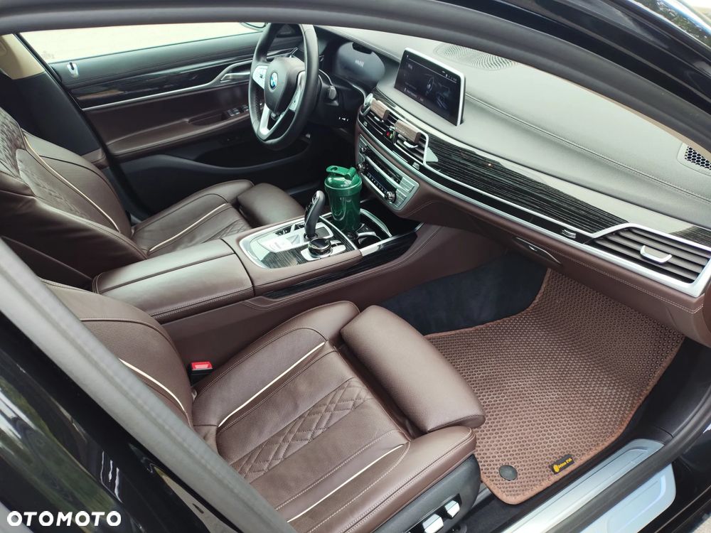 BMW Seria 7 740d xDrive mHEV sport - 13