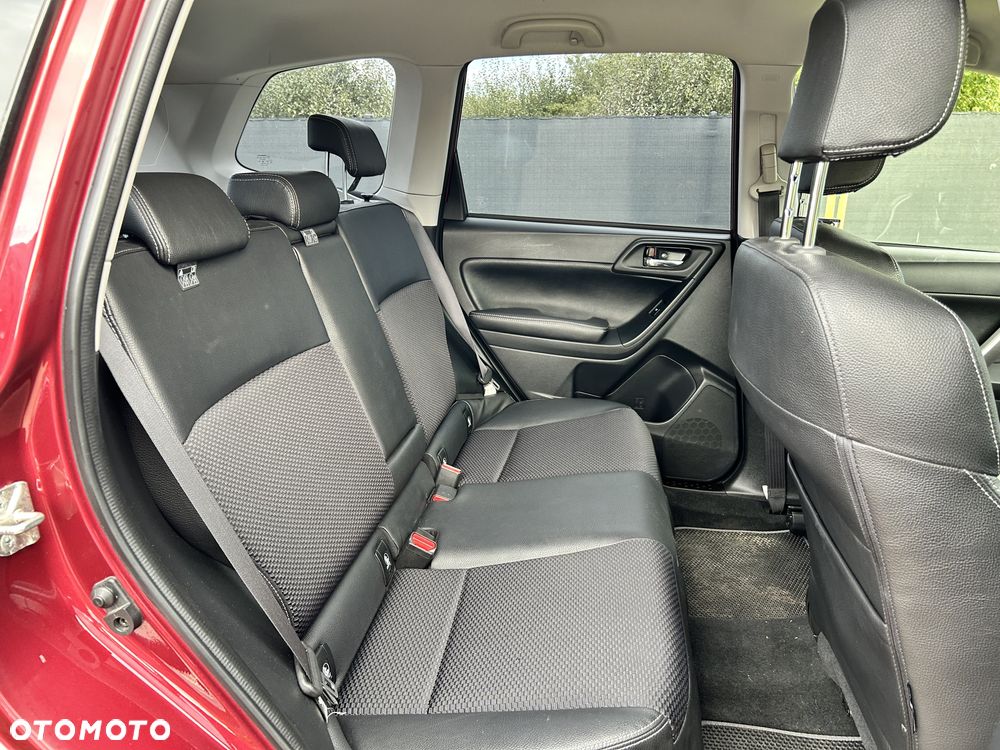 Subaru Forester 2.0 XT Comfort Lineartronic - 11