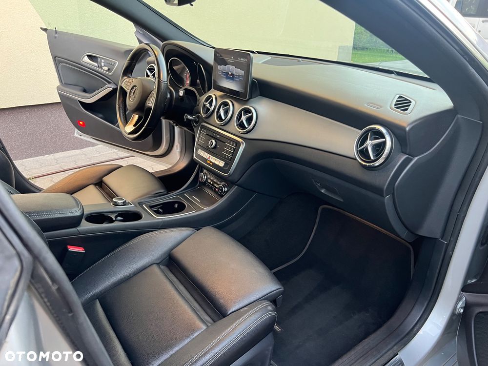 Mercedes-Benz CLA 250 4-Matic AMG Line - 12