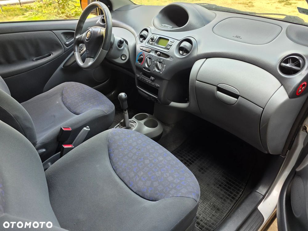 Toyota Yaris 1.0 Base - 3