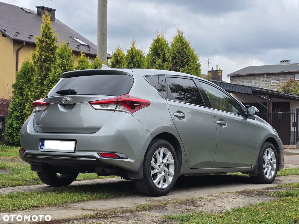 Toyota Auris 1.6 Premium - 32