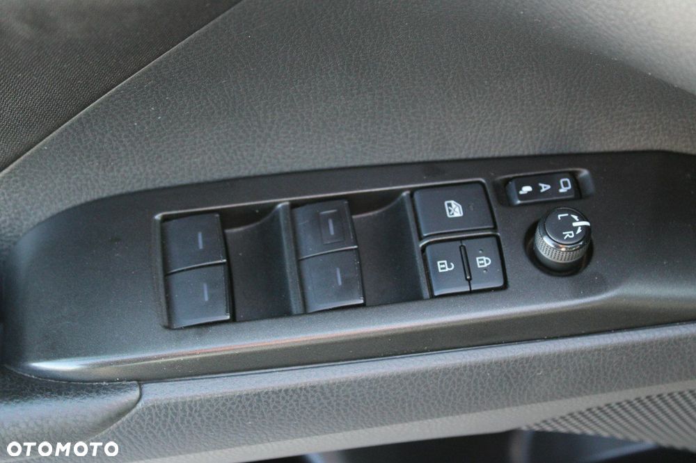 Toyota Camry - 17