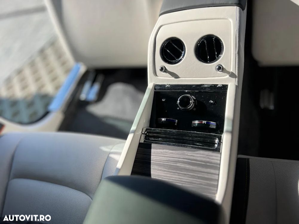 Rolls-Royce Spectre - 31