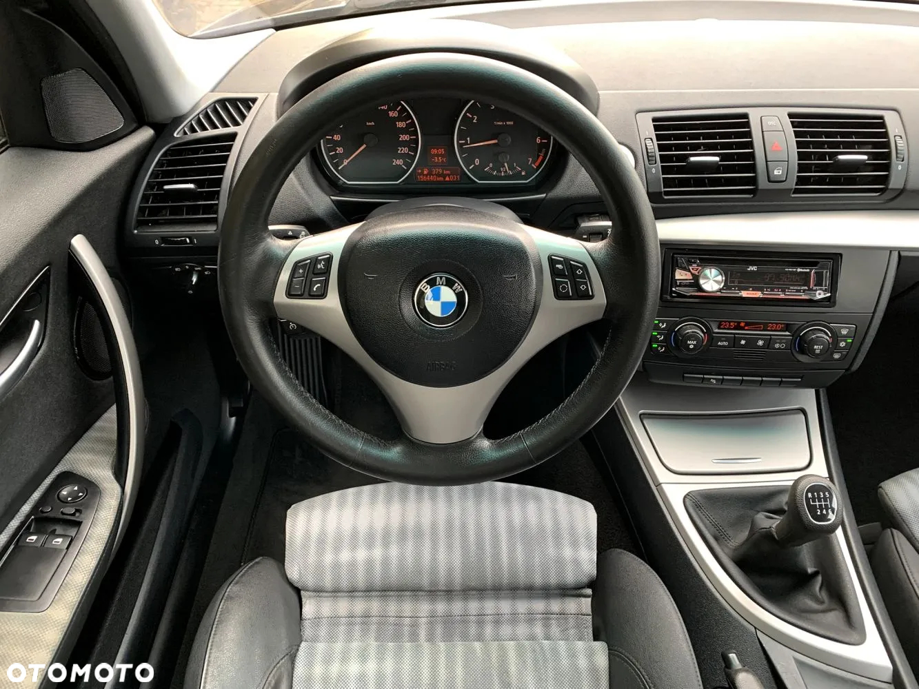 BMW Seria 1 116i - 23