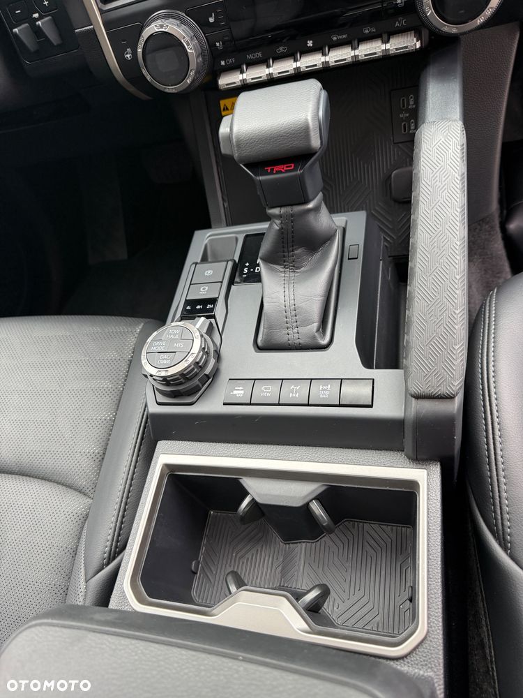 Toyota Tacoma - 25