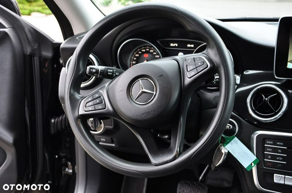 Mercedes-Benz CLA - 32
