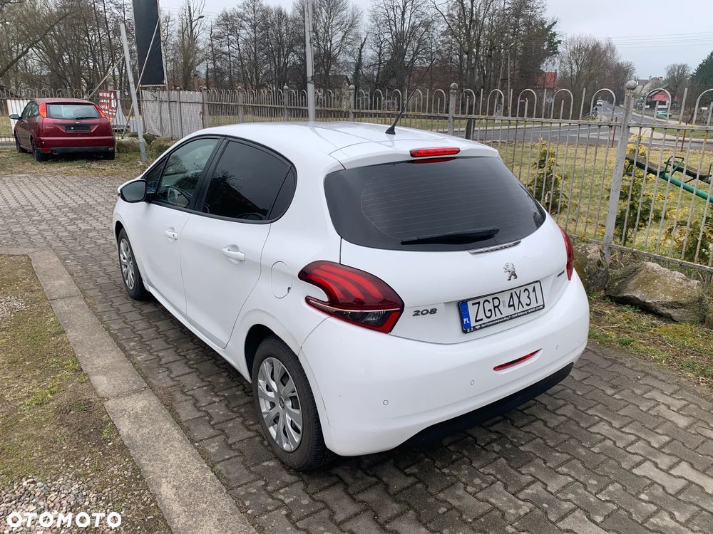 Peugeot 208 - 4