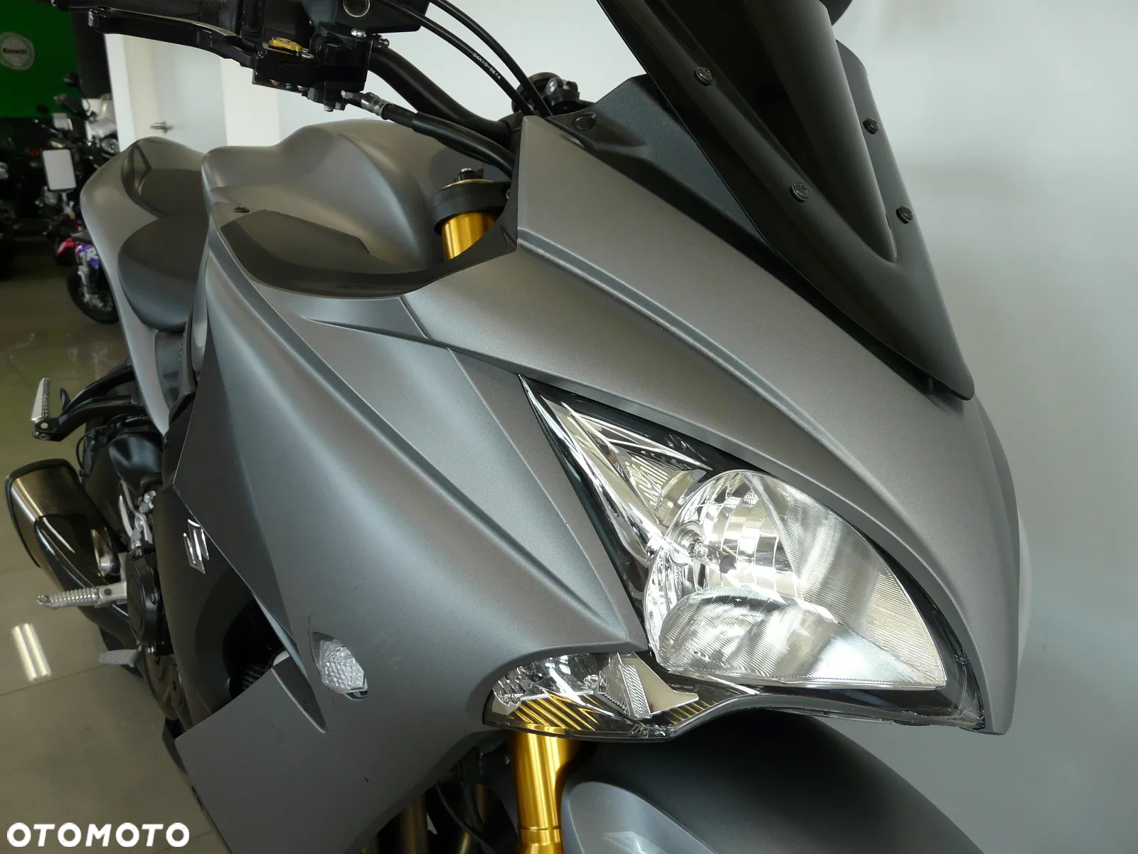 Suzuki GSX 1000 - 20