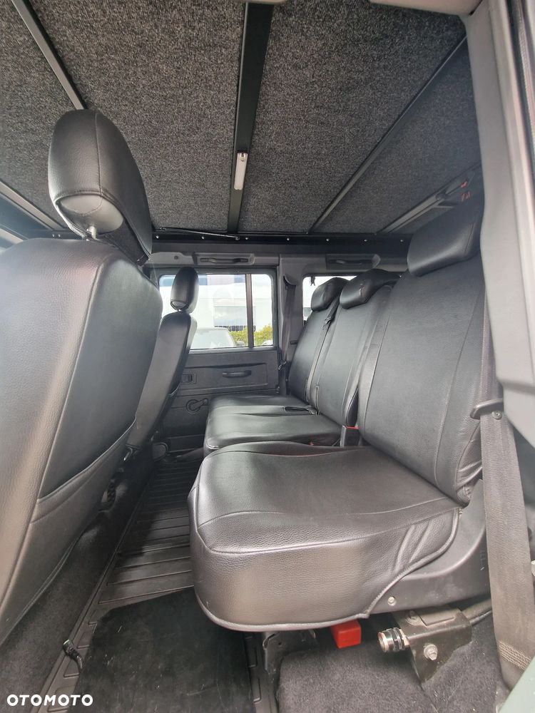 Land Rover Defender 2.4 TD4 SE - 28