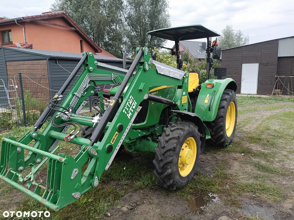 John Deere 5050E - 1