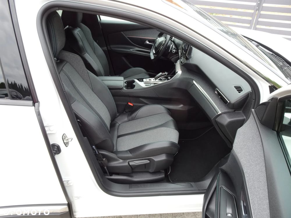Peugeot 3008 1.5 BlueHDi Allure Pack S&S EAT8 - 16