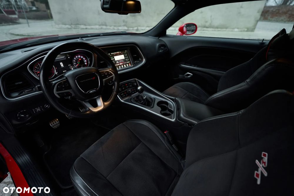 Dodge Challenger - 22