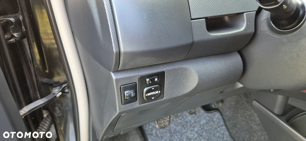 Toyota Yaris 1.3 VVT-i Executive - 28