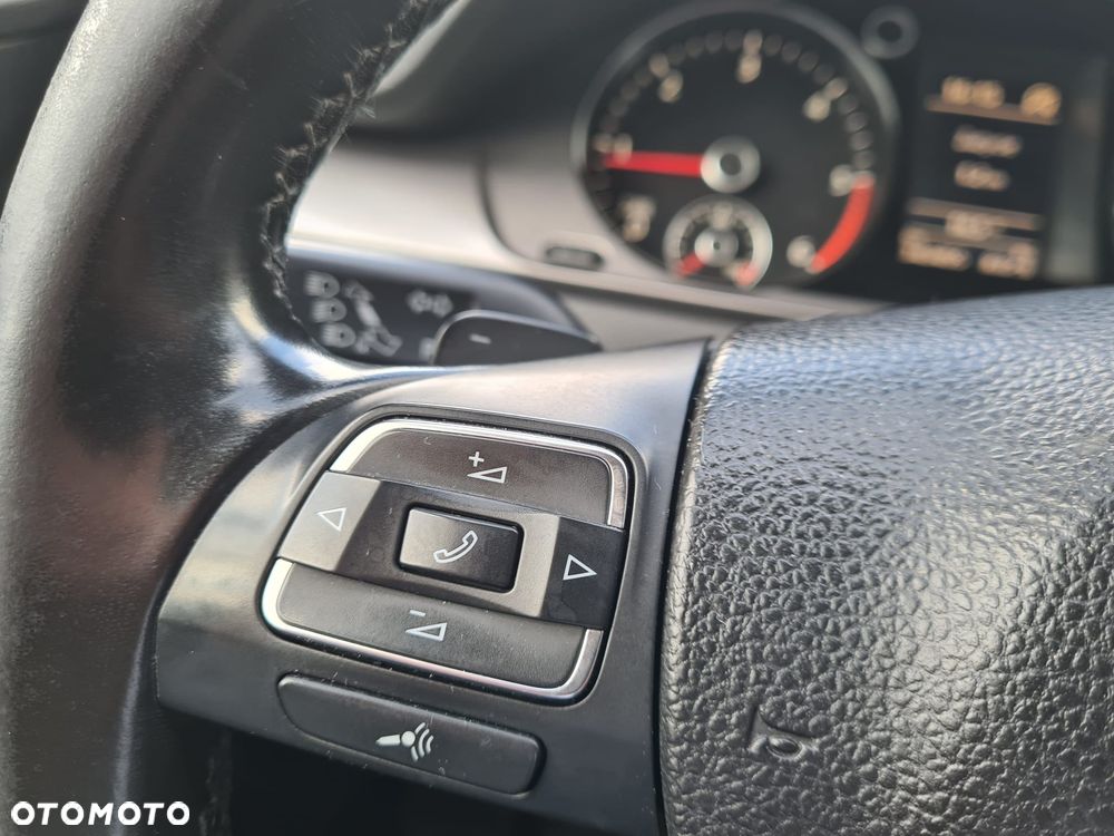 Volkswagen Passat 2.0 TDI Comfortline DSG - 19