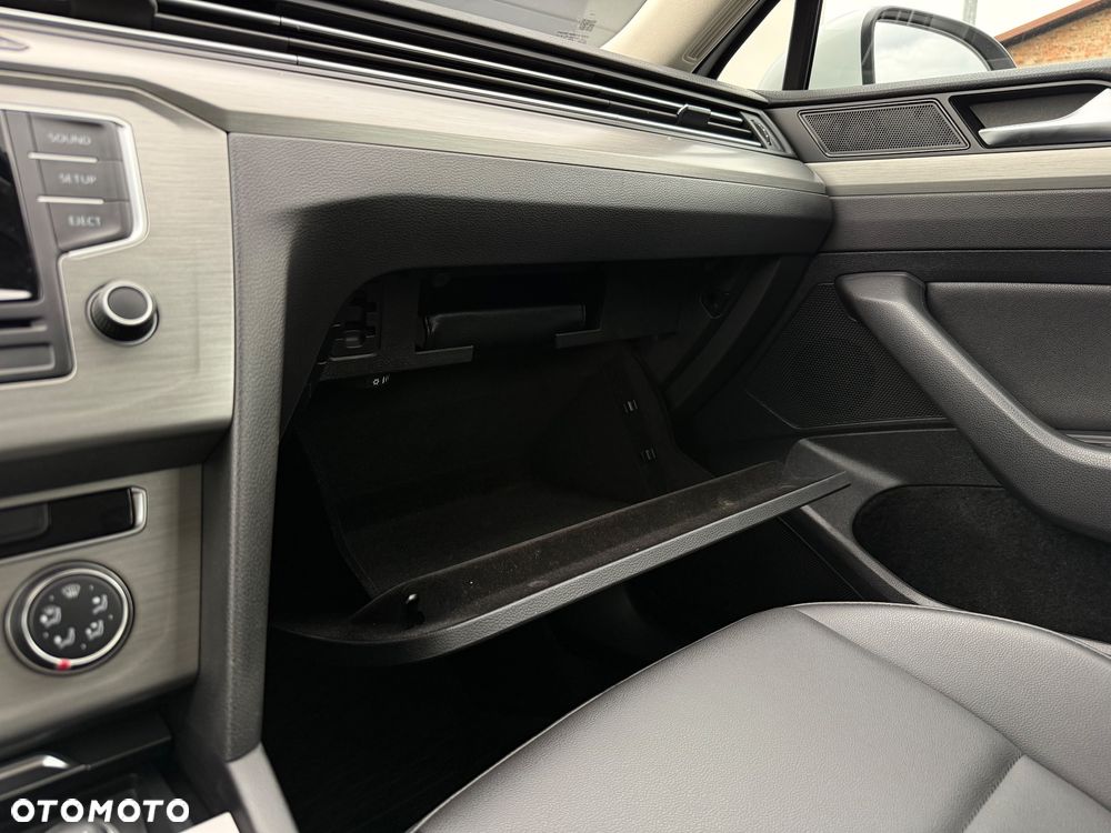 Volkswagen Passat 2.0 TDI (BlueMotion Technology) Comfortline - 26