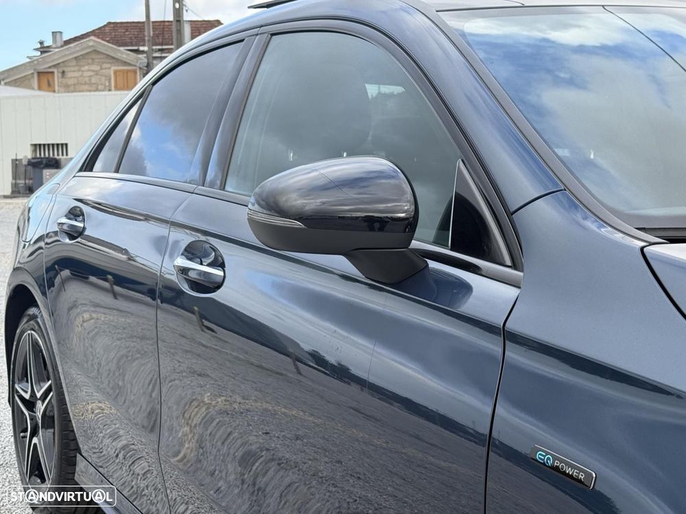 Mercedes-Benz A 250 Limousine e AMG Line - 20