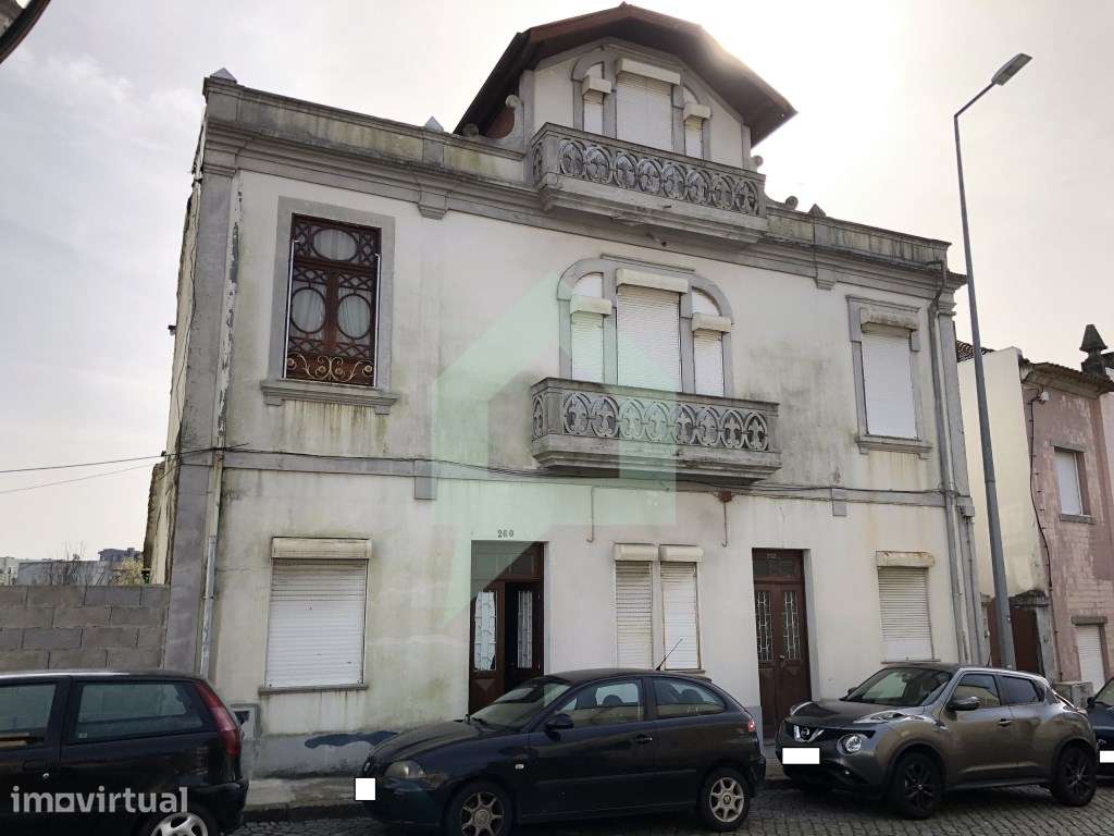 Prédio habitacional/investimento para recuperar com fracções indepe...