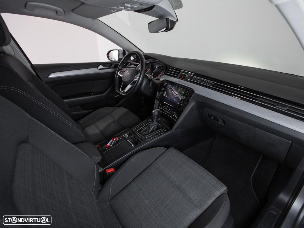 VW Passat Variant 2.0 TDi Business DSG - 12
