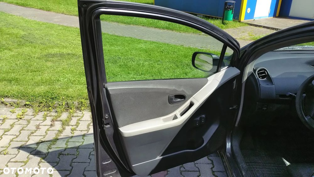 Toyota Yaris 1.3 Terra Gold - 3