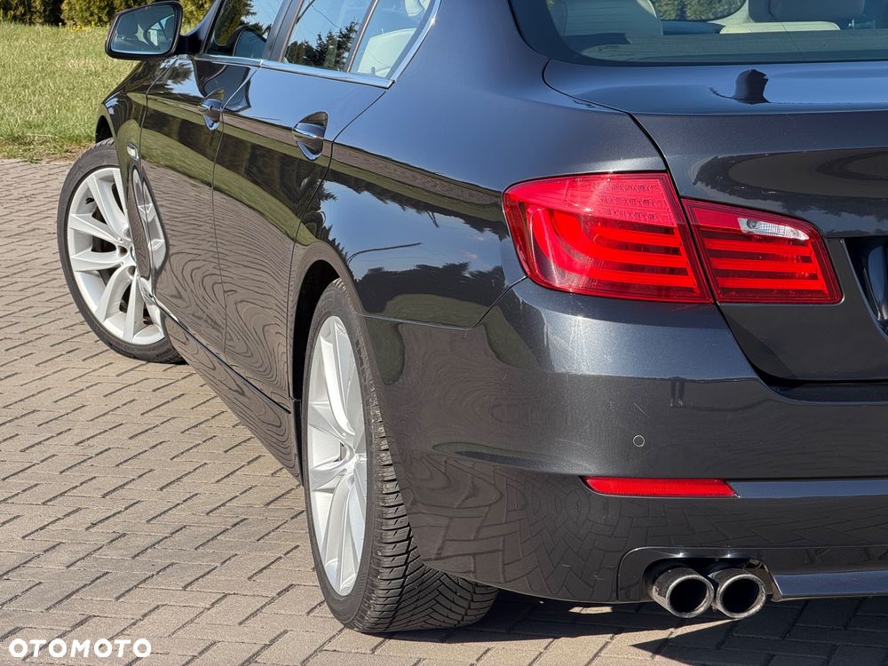 BMW Seria 5 528i Sport-Aut Luxury Line - 12
