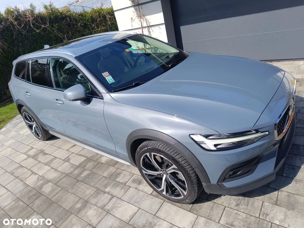 Volvo V60 Cross Country Plus B5 B AWD - 1