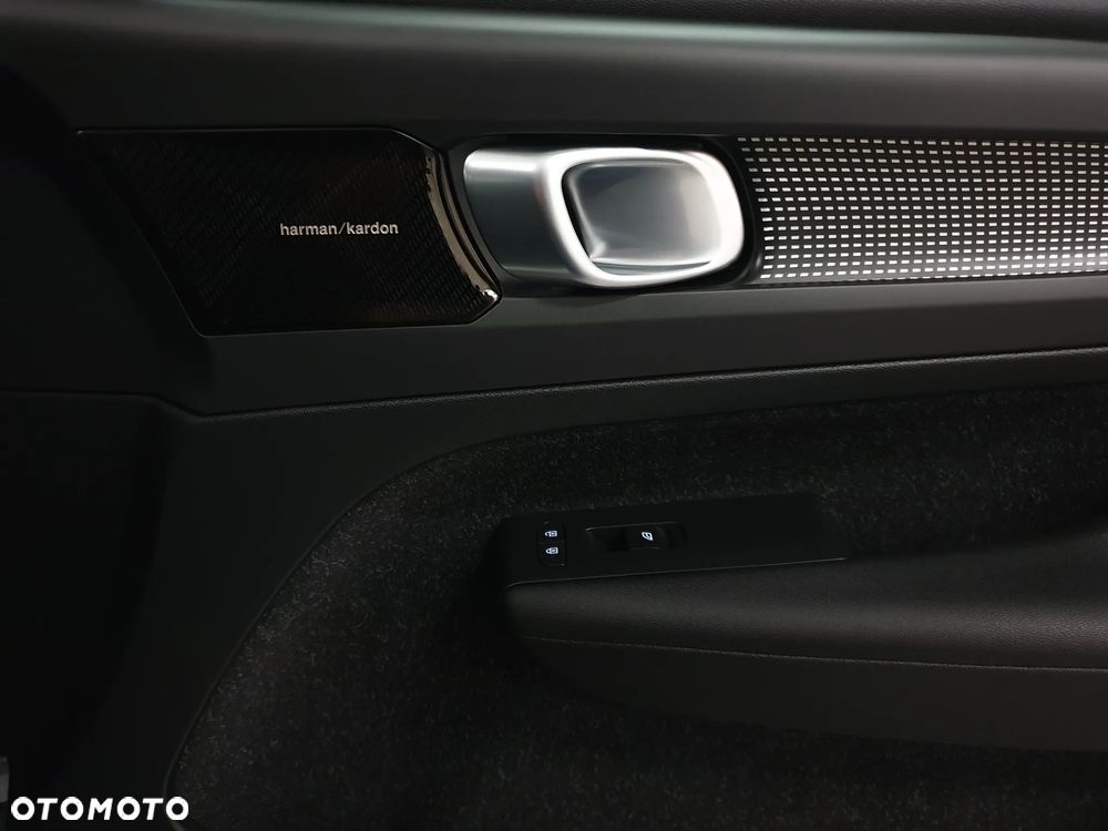 Volvo XC 40 D4 AWD R-Design - 28