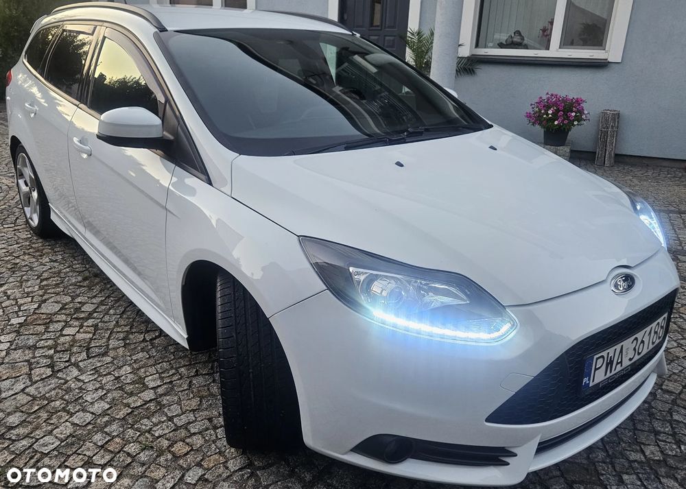Ford Focus 2.0 EcoBoost ST mit Leder-Sport-Paket - 3