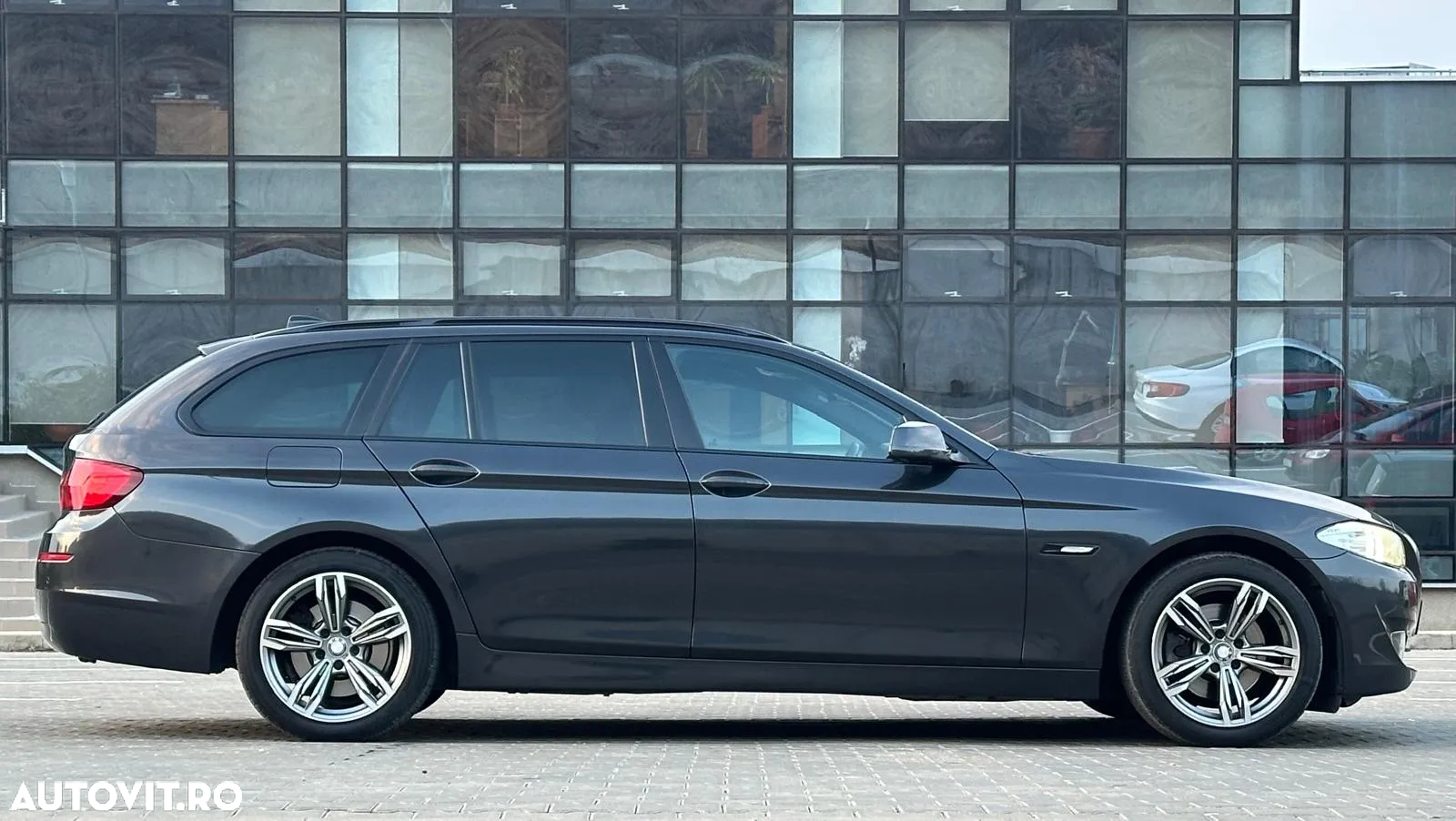 BMW Seria 5 520d Touring Aut. Luxury Line - 2