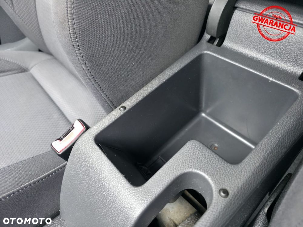 Volkswagen Golf - 28