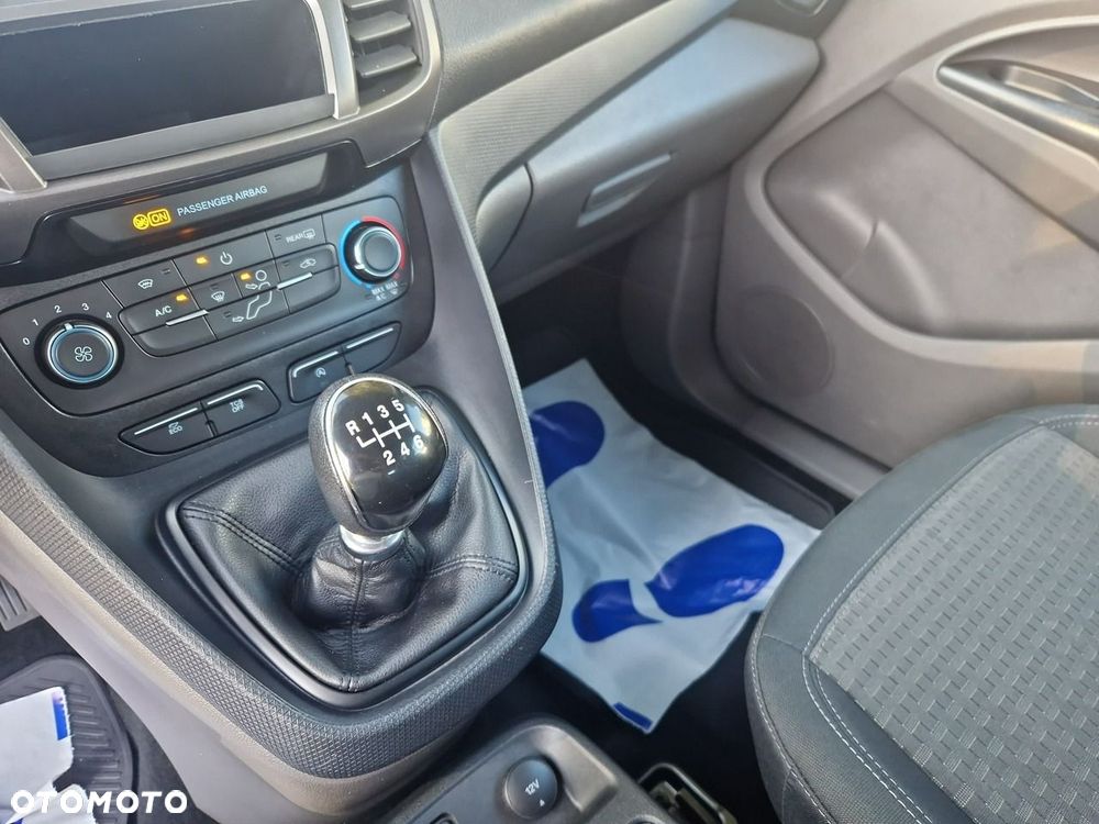 Ford Transit Connect - 17