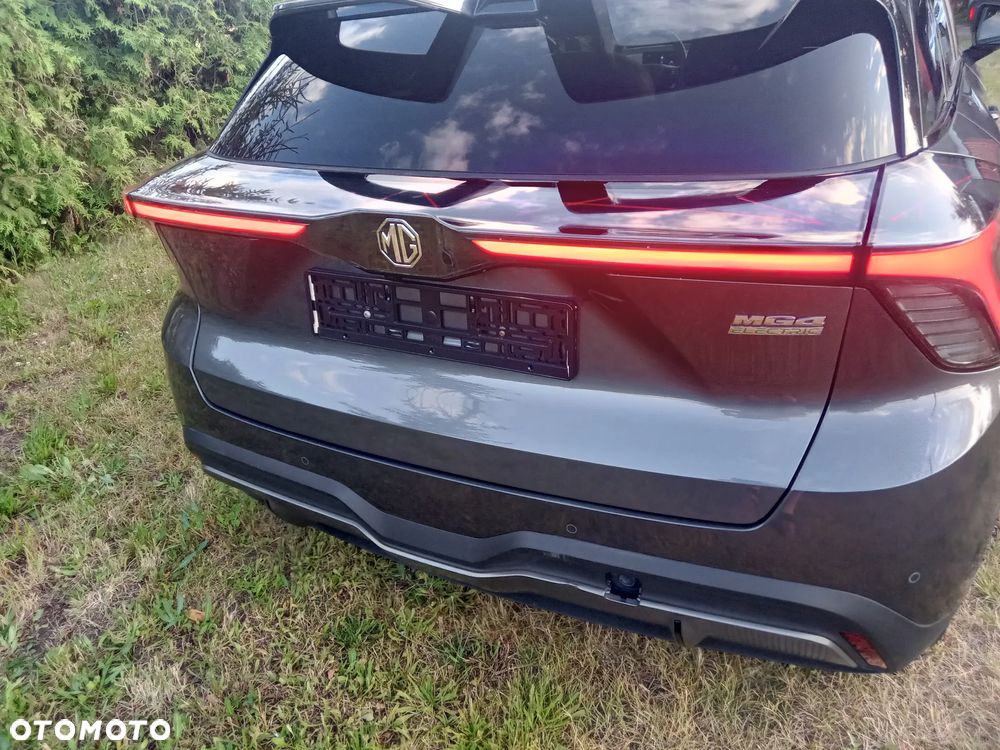 MG 4 Luxury 64 kWh - 11