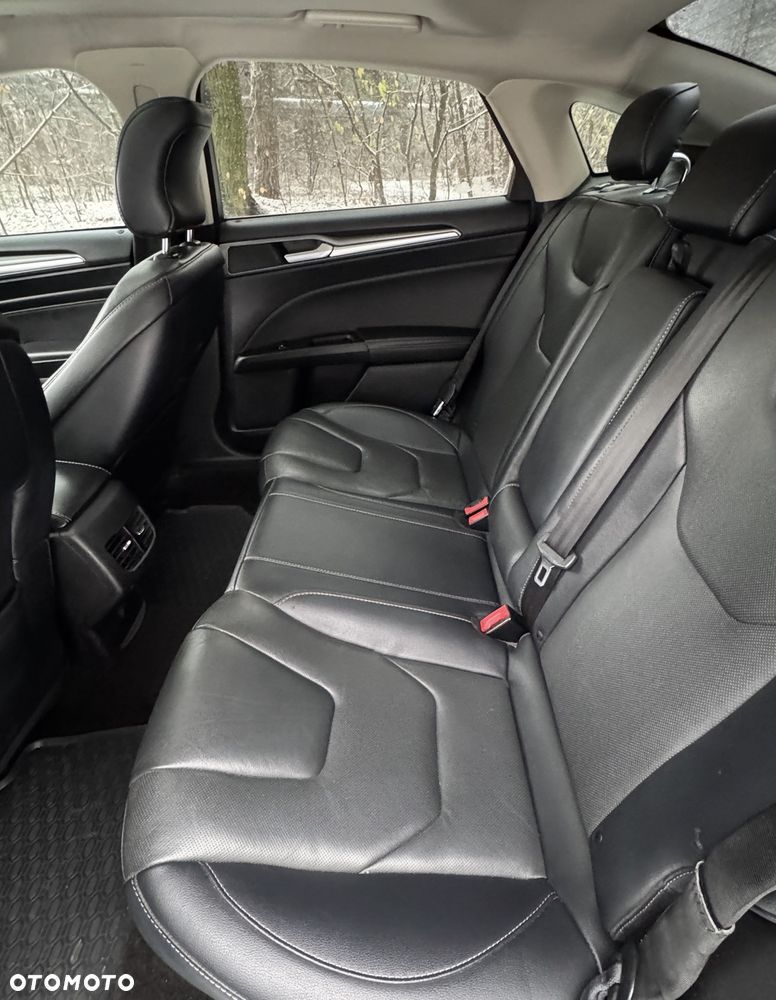 Ford Fusion - 16