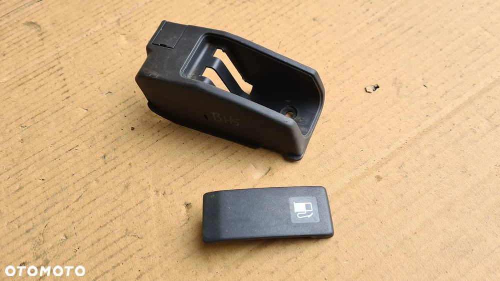 Subaru Legacy 3 BH5 klamka uchwyt otwierania klapki wlewu paliwa - 2